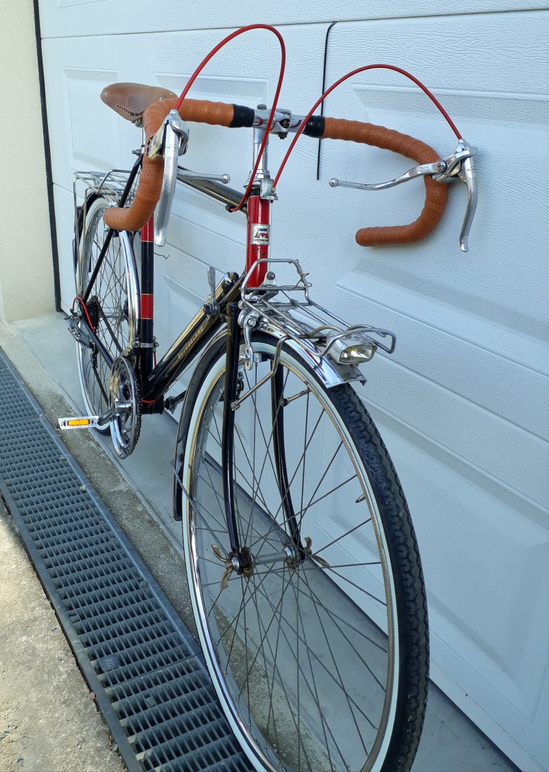 Motobecane Noir et rouge,, et sa remorque ! Motobe31