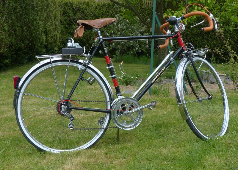 Motobecane Noir et rouge,, et sa remorque ! Motobe32