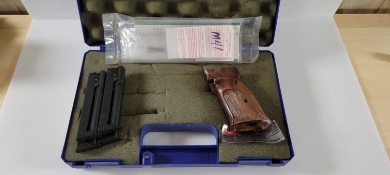 SOLD Pachmayr 500 5-gun box and Model 41 20220920