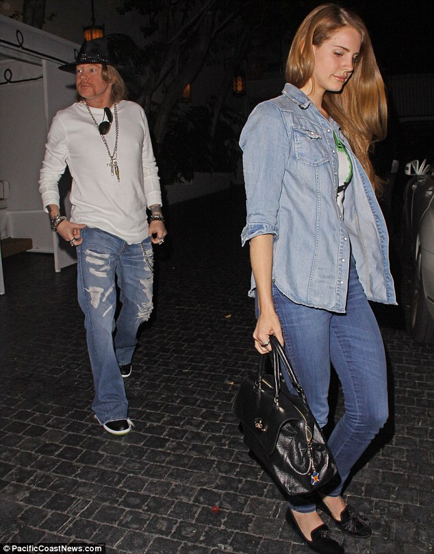 2012.04.09 - TMZ - Axl Rose Is NOT Dating Lana Del Rey (DJ) [& related articles] Articl13