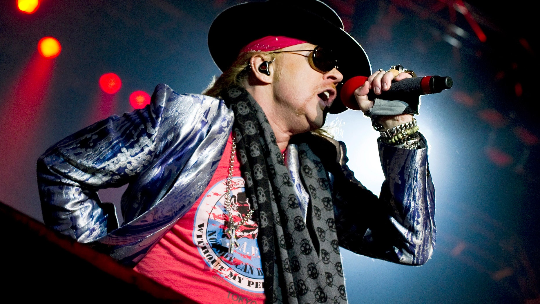 2010.06.12 - Sweden Rock Festival, Sölvesborg, Sweden Axl-ro10