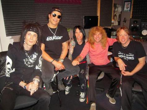 2012.03.16 - Blabbermouth - Slash In The Studio With Adler Slasha10