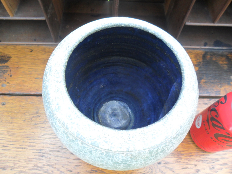 Studio pottery vase with indistinct makers mark. Help! Sam_5158