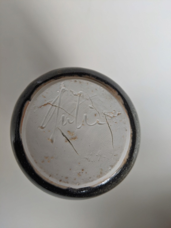 Need help identifying signature on studio pottery vase! Img_2010