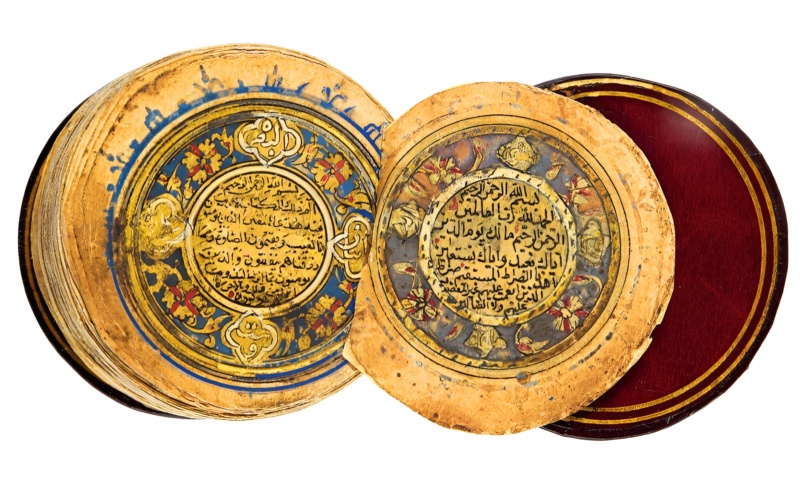 Миниатюрный иллюминированный Коран во встроенной коробке Iuuo10