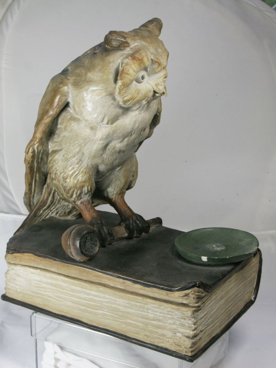 Book, smoking pipe and owl?? K210