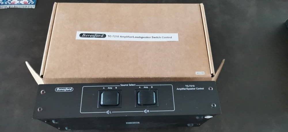 Beresford TC-7210 Amp/speaker switch control. 6bb9f510