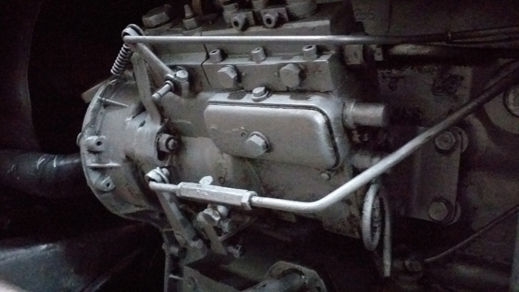[MF 135 Ebro] Motor gotea espiral lado bomba inyectora 20210118