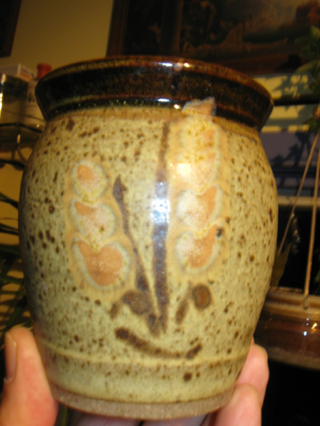 Studio Canadian Pottery, two hands throwing a pot mark Any help appreciated Img_3711