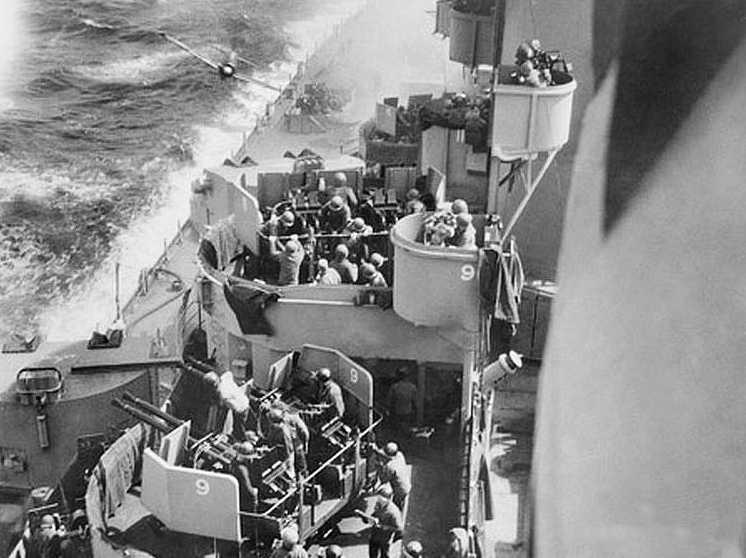 Attaque Kamikaze sur l USS missouri 1-720014