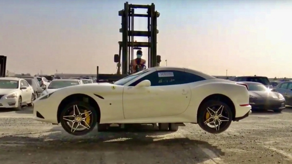 Incroyable! voitures de luxe abandonnées à Dubaï Abando14
