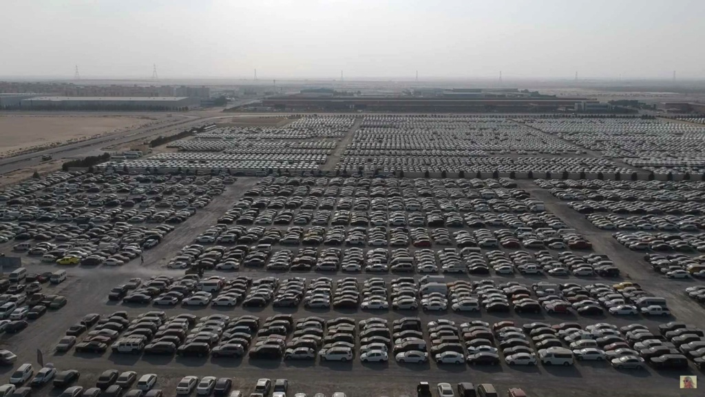 Incroyable! voitures de luxe abandonnées à Dubaï Abando16