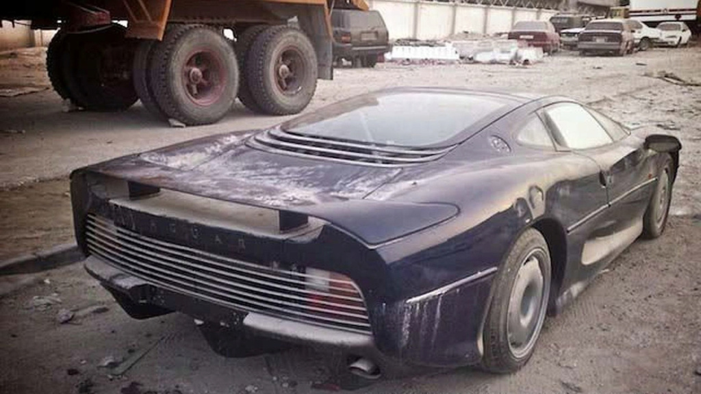 Incroyable! voitures de luxe abandonnées à Dubaï Abando23