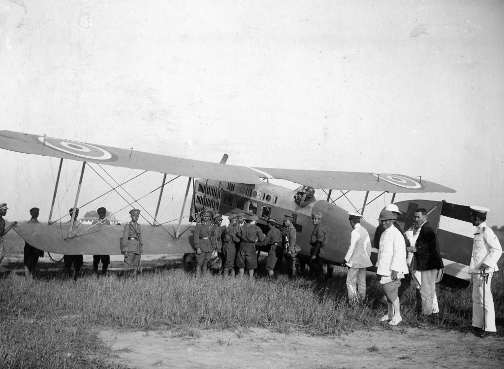 Juin 1920 : Un aviateur militaire français meurt au Siam  Ambula44