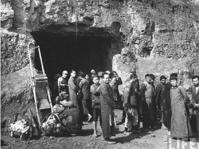 Tragedie dans le tunnel a Chongqing-Chine 1941 Chongq11