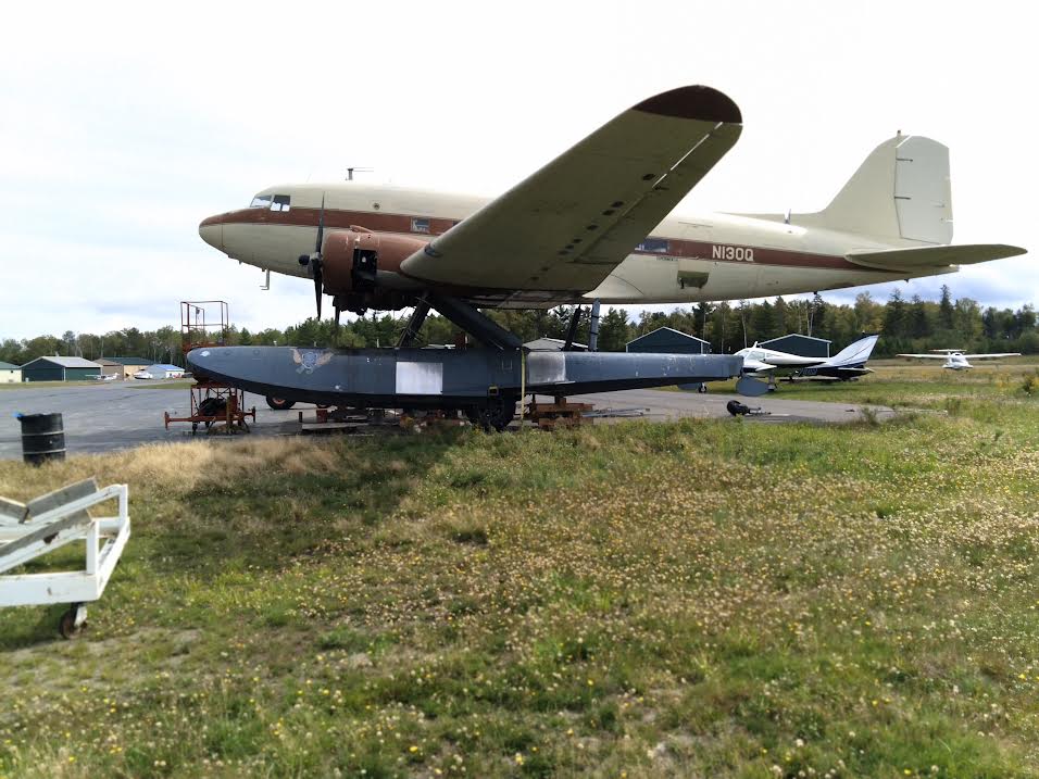 Aviation insolite II - Page 10 Dc-3_z10