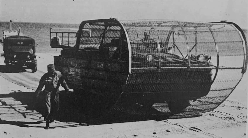 Divers insolite - Page 7 Dukw10