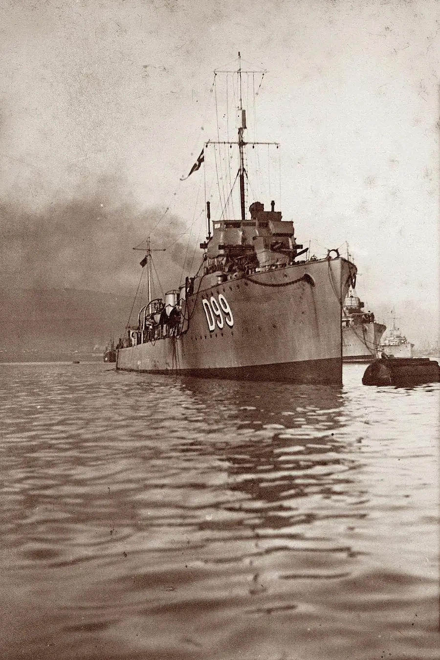 « Franken-Ship » à partir de deux destroyers Hms-zu12