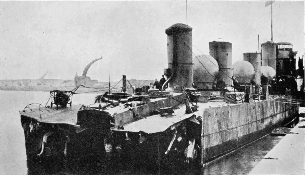 « Franken-Ship » à partir de deux destroyers Hms_zu11
