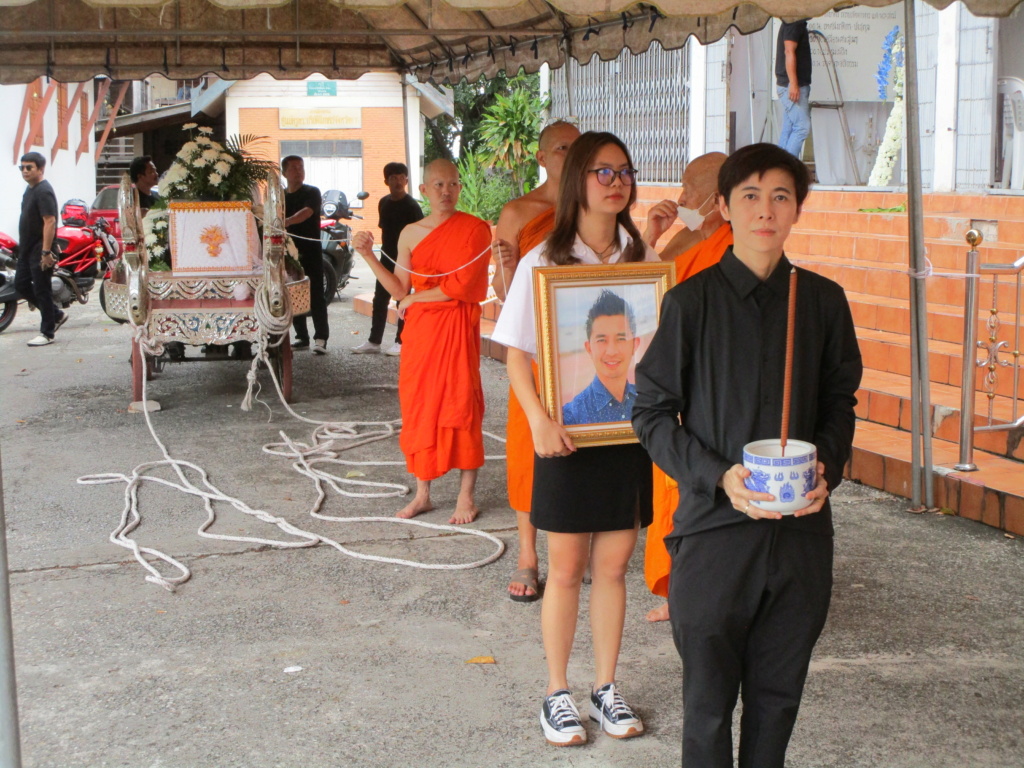 Cremation bouddhiste en Thailande Img_3014