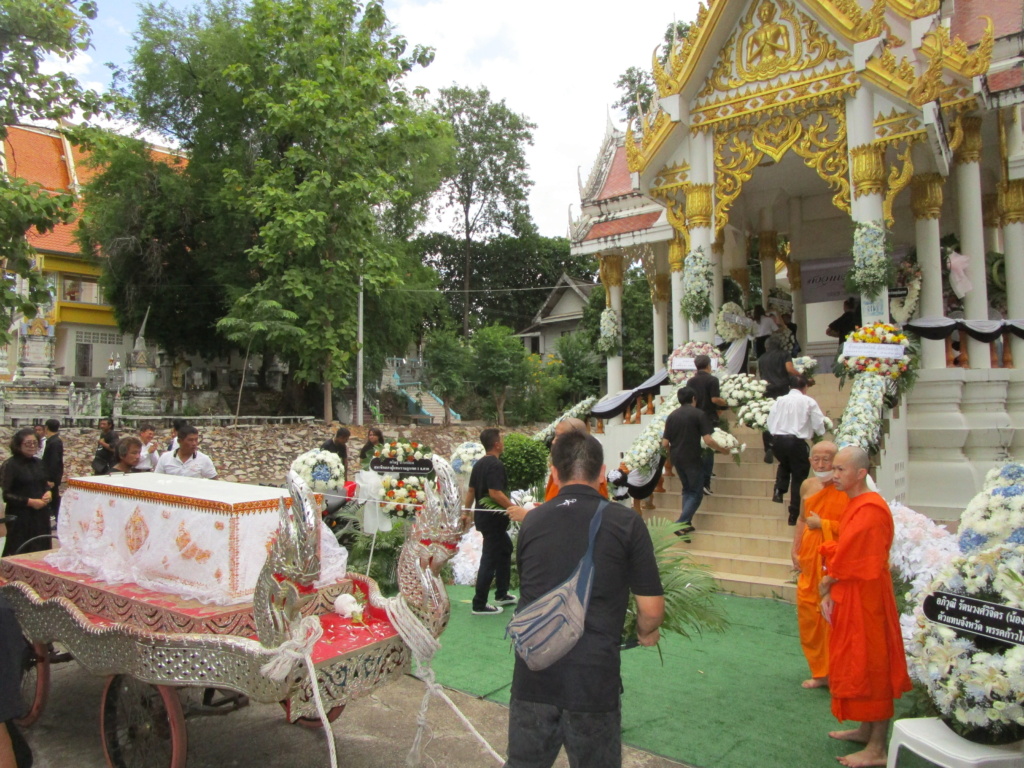 Cremation bouddhiste en Thailande Img_3016
