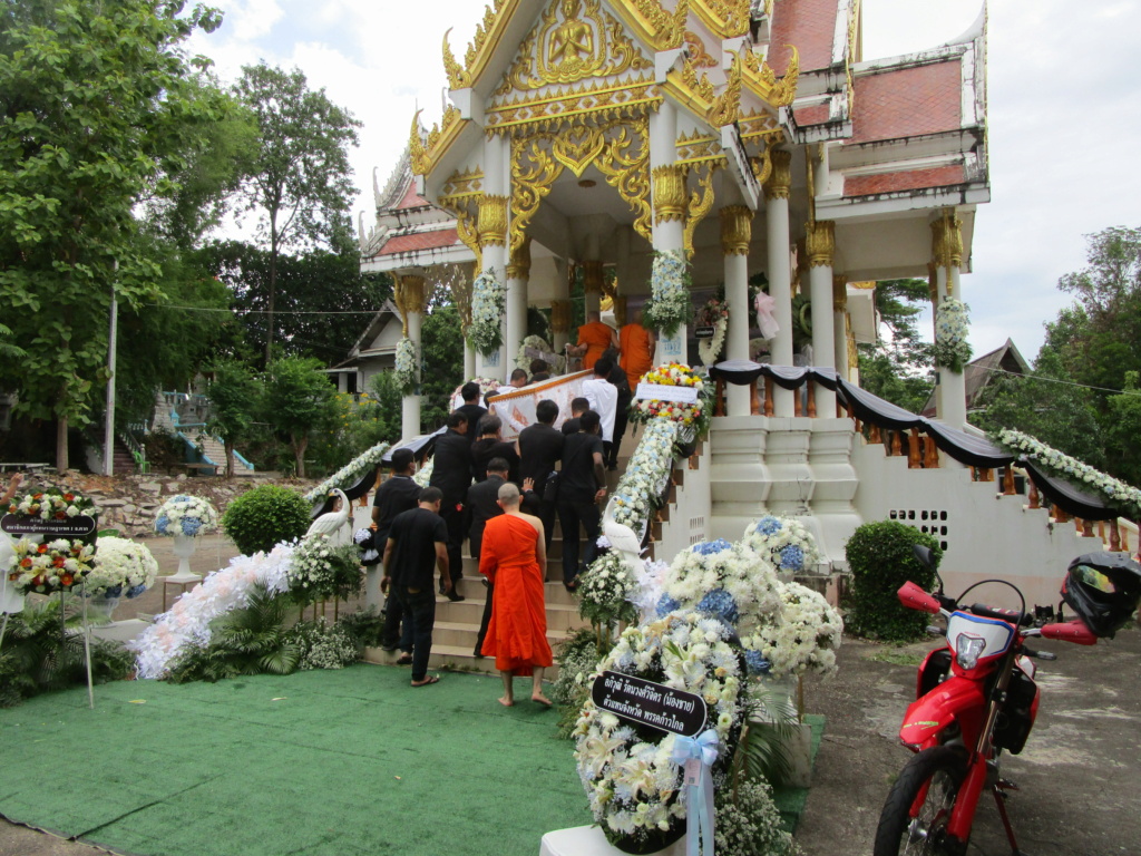 Cremation bouddhiste en Thailande Img_3017