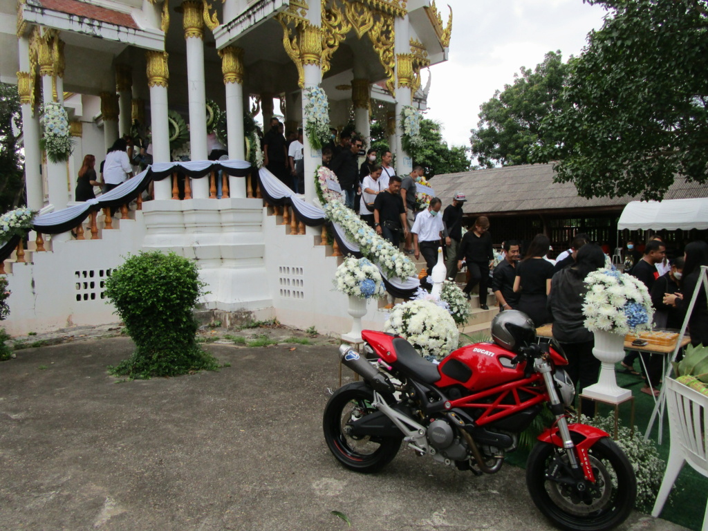 Cremation bouddhiste en Thailande Img_3022