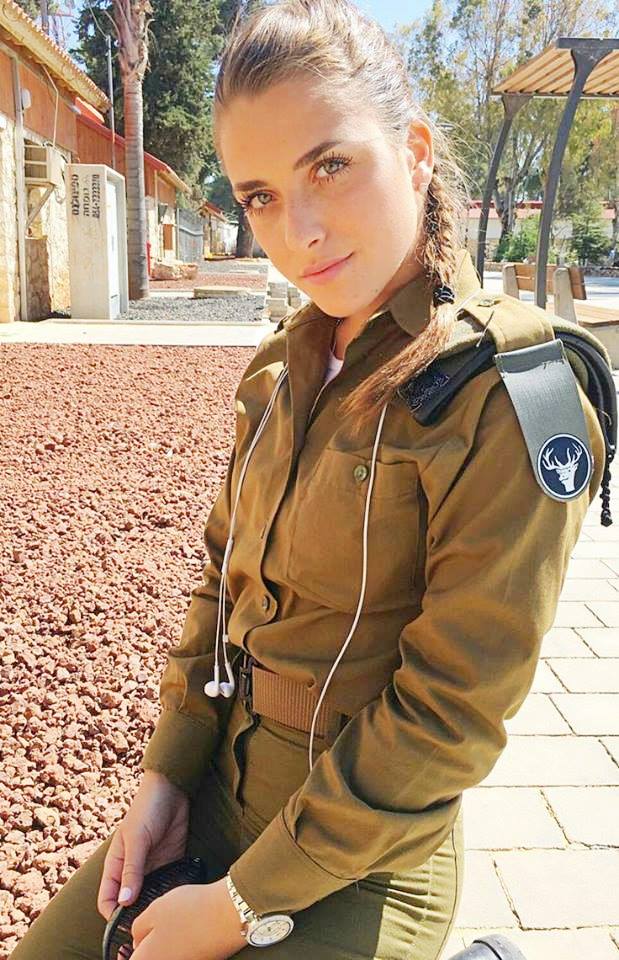 A l'armée, une femme est un homme comme les autres - Page 10 Israel26