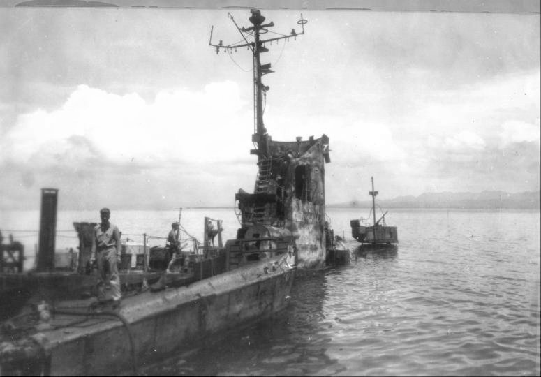 47 navires allies coules par des avions kamikazes - Page 2 Lsm13512