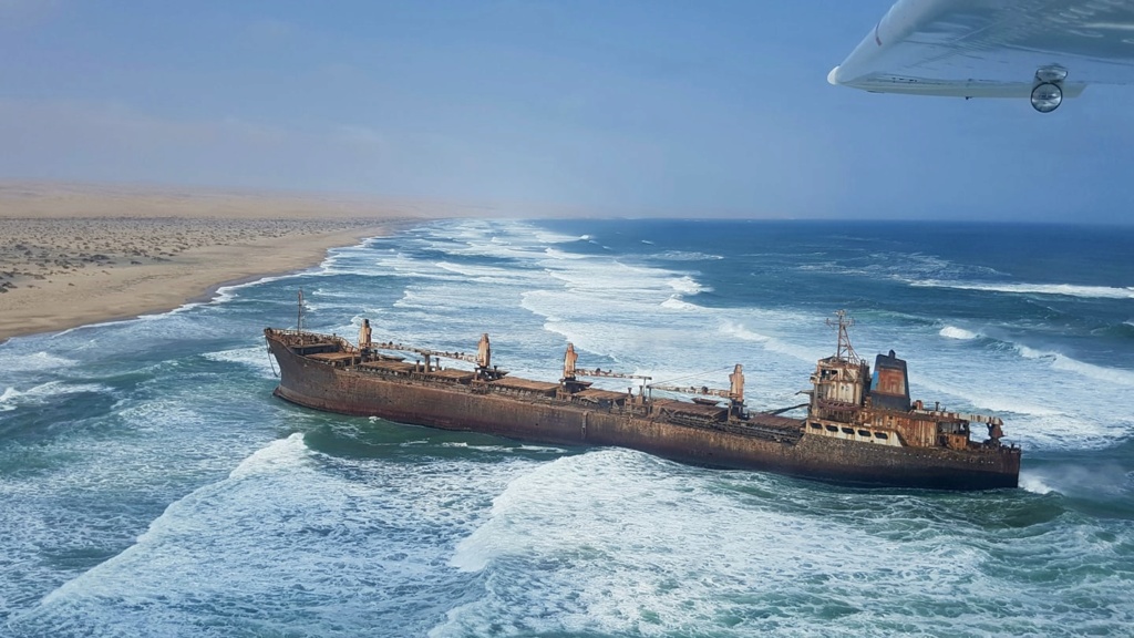 Les plus grands cimetieres de navires du monde Namibi22