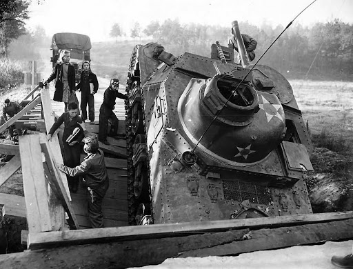 Pont vs Panzer Pont_m10