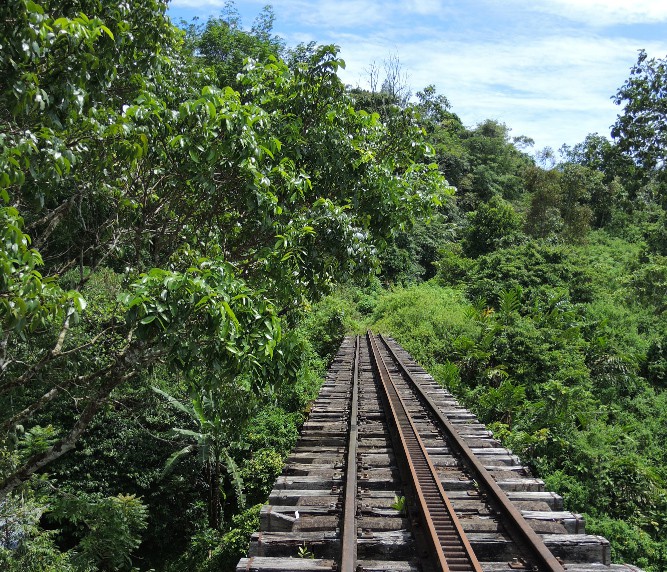 Le chemin de fer de la mort a Sumatra Sumatr12