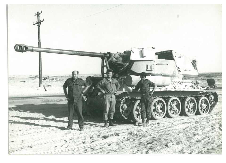 Apres guerre,le T-34 au combat - Page 3 T-34-829