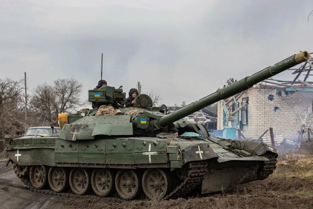 Photos guerre d ukraine - Page 23 T-72_a10