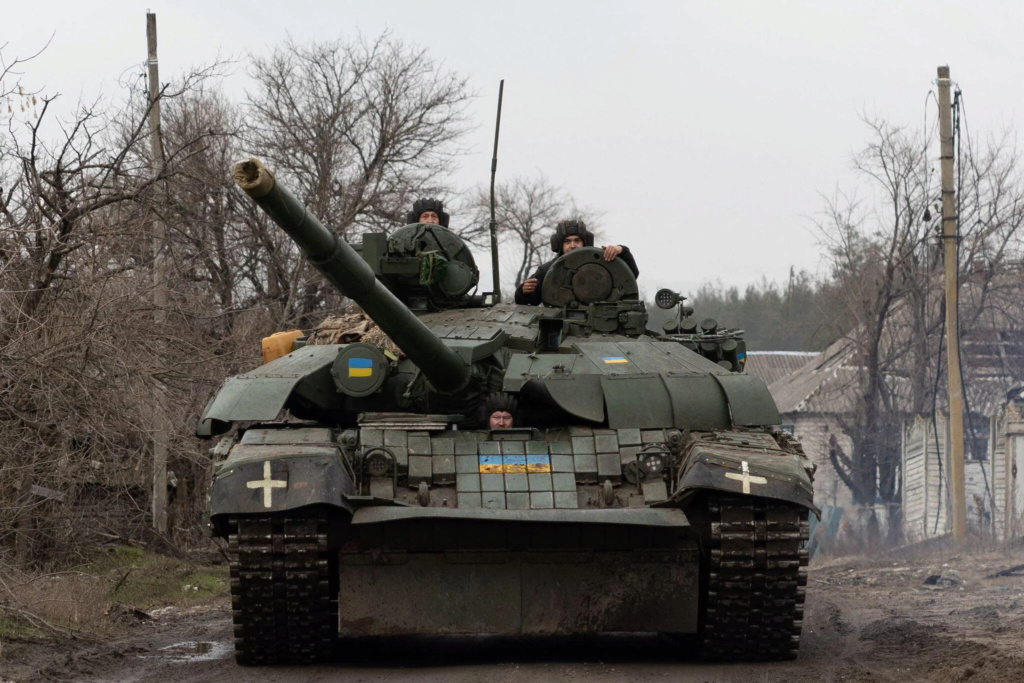 Photos guerre d ukraine - Page 23 T-72_a11