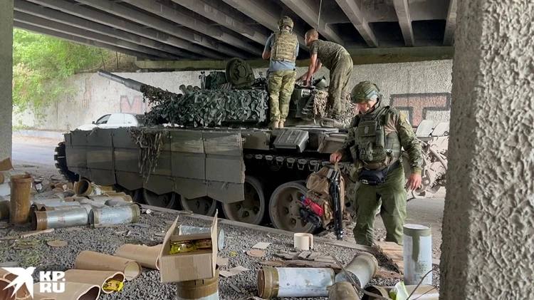 Photos guerre d ukraine - Page 12 T-72b317