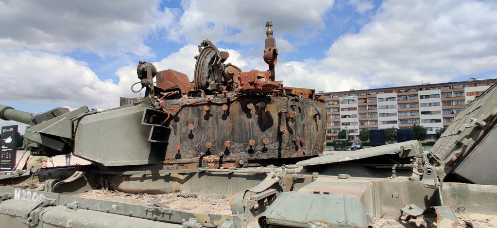 Expo blindes russes detruits a Prague T-90a_12