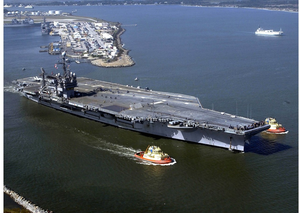 L’US Navy a vendu deux porte-avions pour un centime chacun Uss_jo11