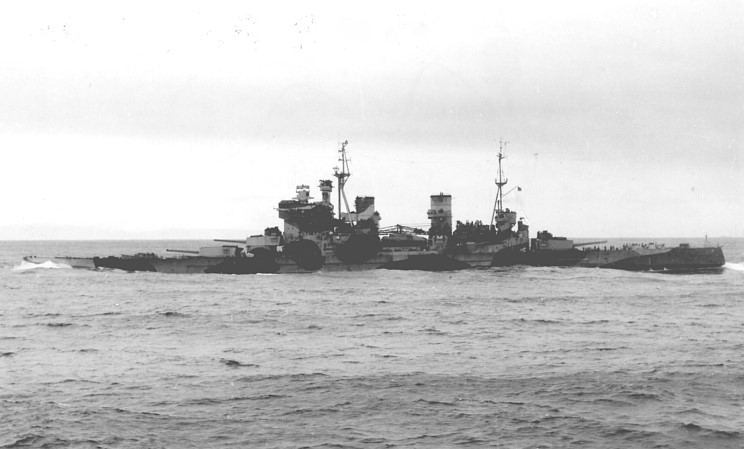 Attaques kamikazes sur les Porte-avions Britanniques  Vicori10