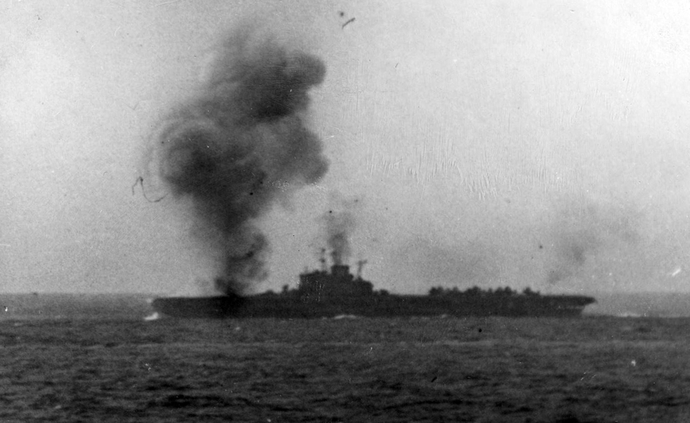 Attaques kamikazes sur les Porte-avions Britanniques  Victor13