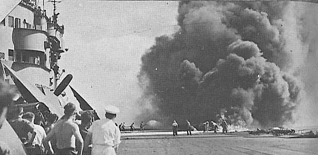 Attaques kamikazes sur les Porte-avions Britanniques  Victor15