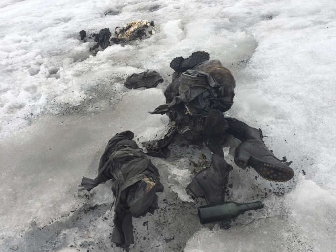 La fonte des glaces en montagne devoile des corps  X111