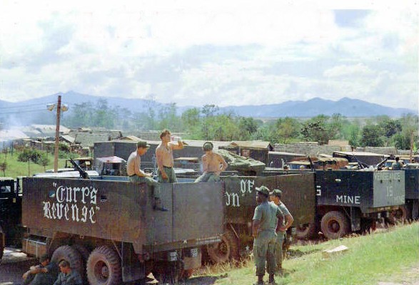 Les Gun trucks au Vietnam Zz191