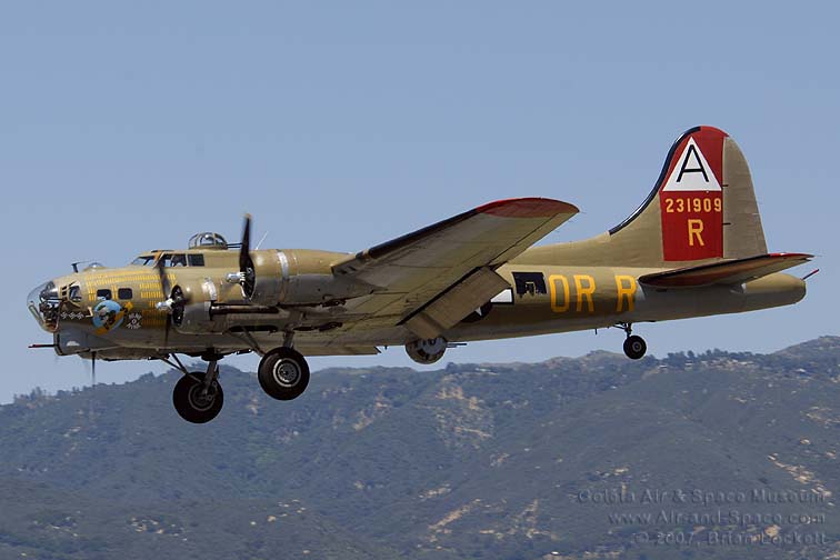 Le B-17  'Nine-O-Nine'  se crash aux US Zz7711