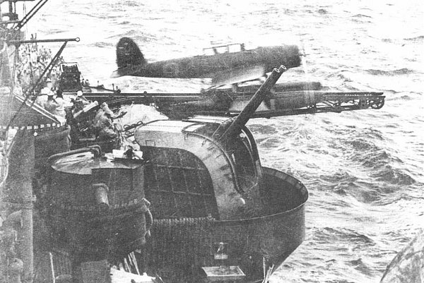 Deux croiseurs lourds anglais coules,5 avril 1942 Zztone11