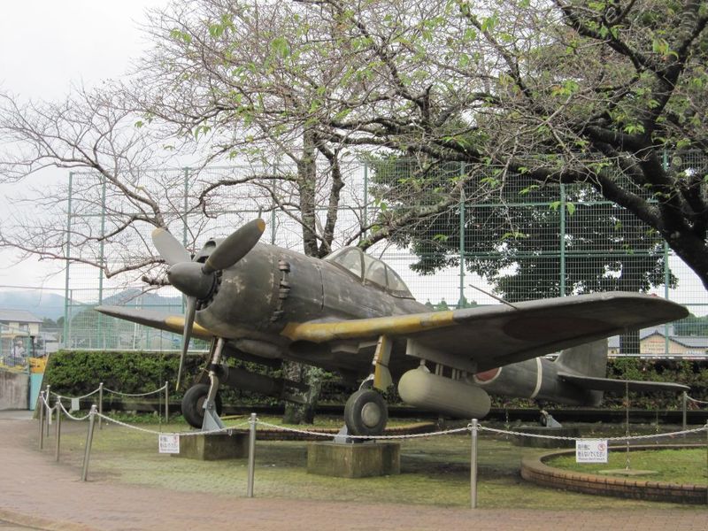 Bases aeriennes kamikazes au japon Zzz511