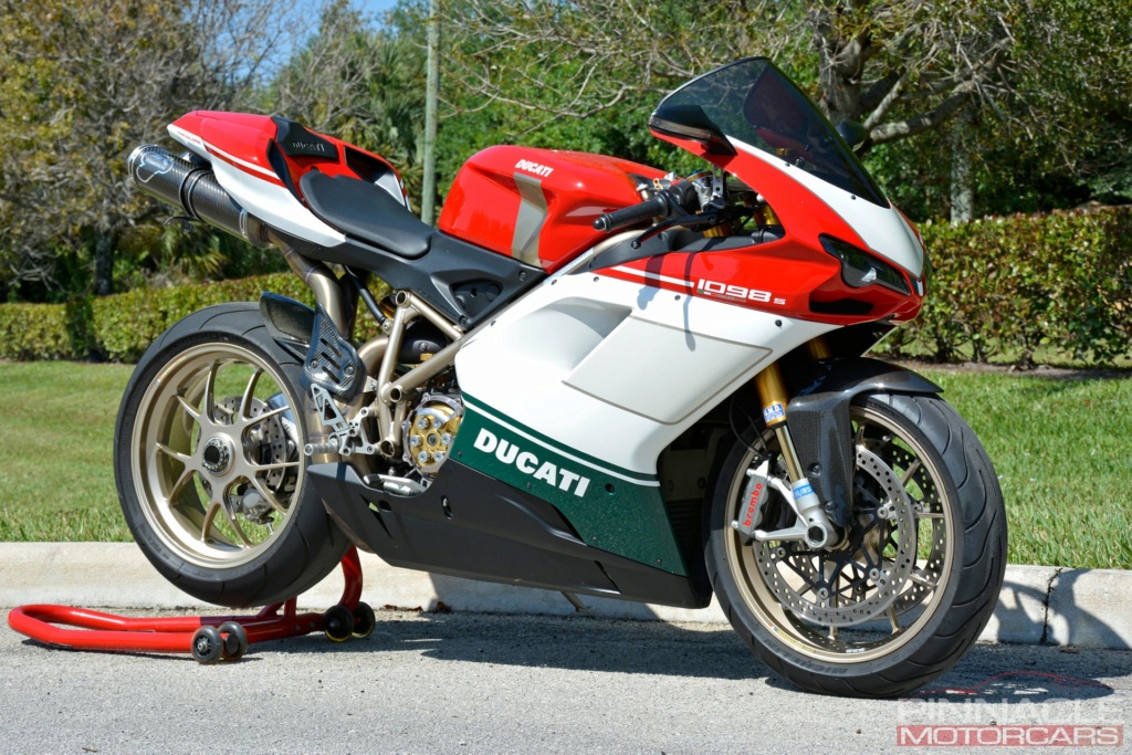 Ducati 1098S a l abandon en Inde Zzzz1981