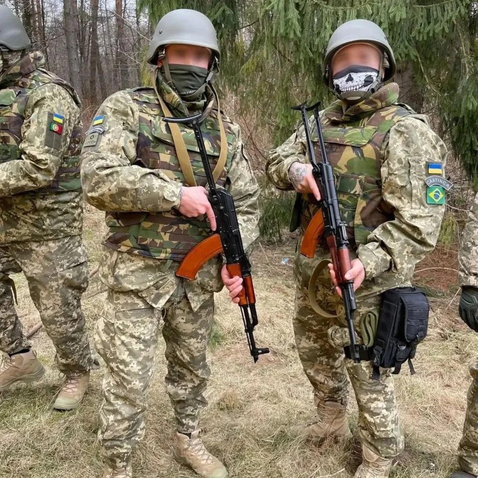Volontaires pour se battre en Ukraine Zzzz2867