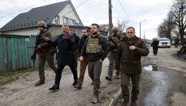 Ukraine : récits contradictoires sur le "massacre" de Bucha Zzzz2989