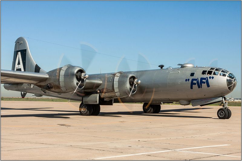 Equipage du B-29 " Enola Gay" Zzzz5466